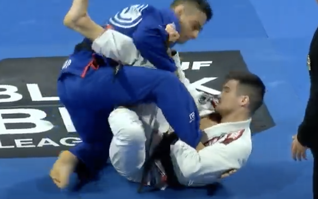 アイザックの下からのフットロックが怖過ぎアンド破壊力エグすぎな件について 顔芸疑惑 柔術家の 柔術家による 柔術家のためのブログ